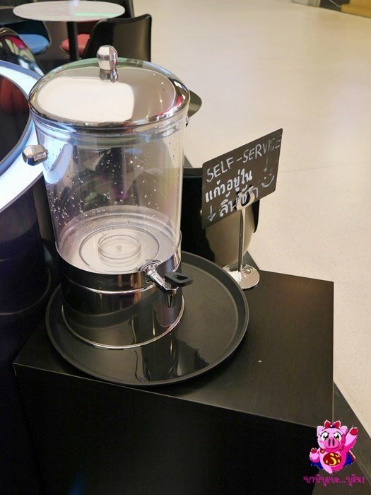 น้ำดื่มบริการฟรี แต่บริการตัวเองนะ