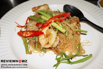 เส้นหมี่กระเฉดกุ้ง