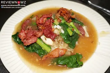 เส้นใหญ่ราดหน้าเบคอน