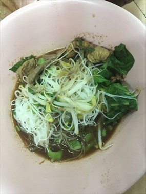 ก๋วยเตี๋ยวเรือหมูน้ำตก คุณน้อย จรัญฯ37