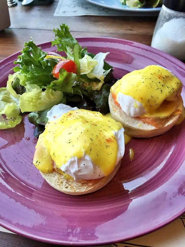 Egg Benedict with Smoked Salmon