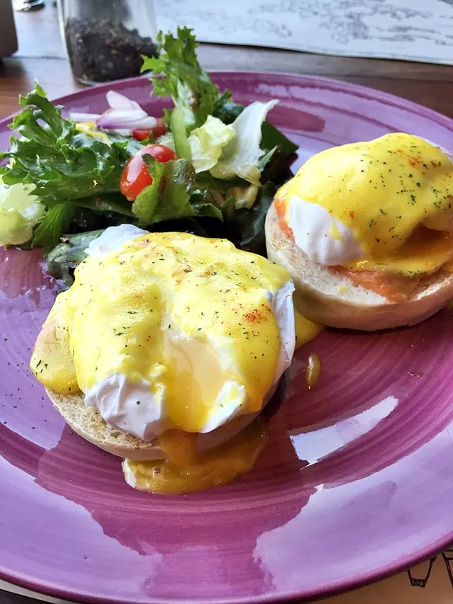 Egg Benedict with Smoked Salmon