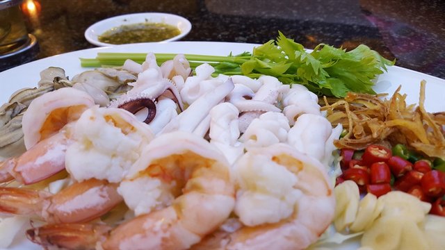 ยำสามแซ่บ