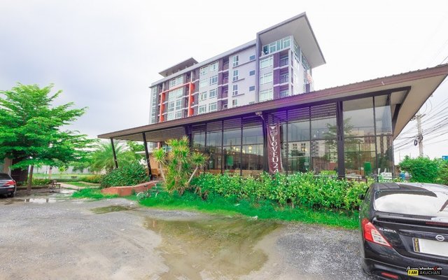 รอบที่แล้วโซนนี้เป็นห้องอาหารตอนนี้กลายเป็นร้านกาแฟชิลล์ๆไปละครับ