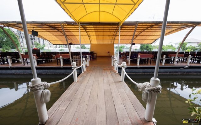 เริ่มที่โซนกลางน้ำเลยครับโซนแนะนำของทางร้านเลย