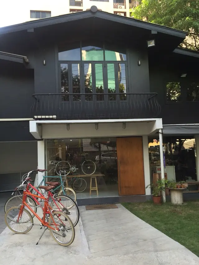 ด้านหน้าร้านก็มีจักรยานเป็นสัญลักษณ์ค่ะ