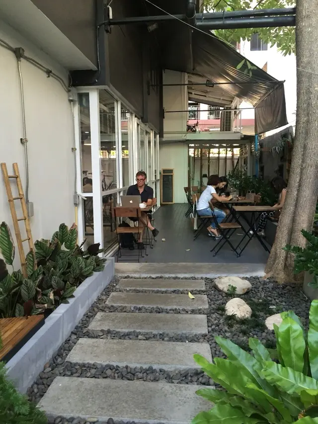 บรรยากาศที่นั่งด้านนอก