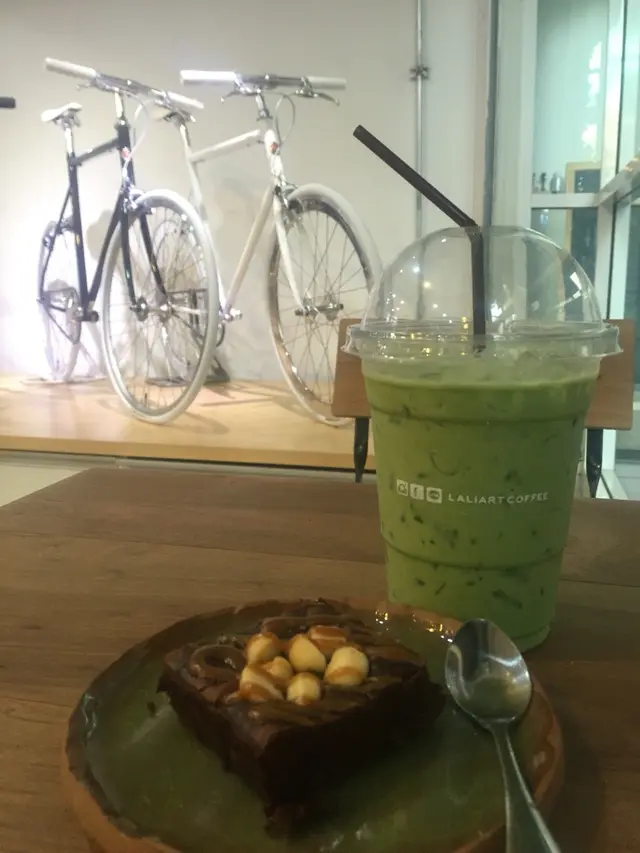 นั่งทานชิวๆ