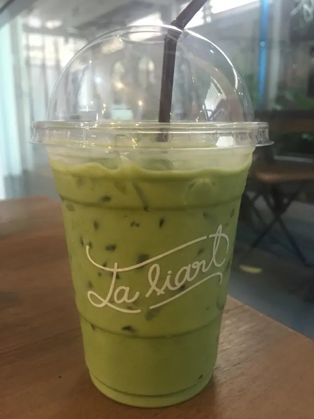 ออกรสนมๆ มีขมชาเขียวนิดๆ