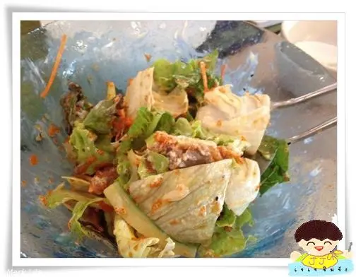 สลัดหนังปลาทอด แบบคลุกแล้ว