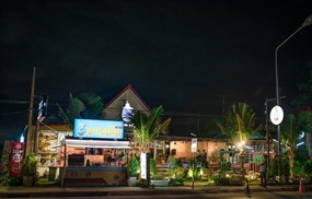 Cafe Marine by Chaorua (ชาวเรือ คาเฟ่)