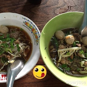 ก๋วยเตี๋ยวเนื้อซอสพริกเจ๊กอ้า