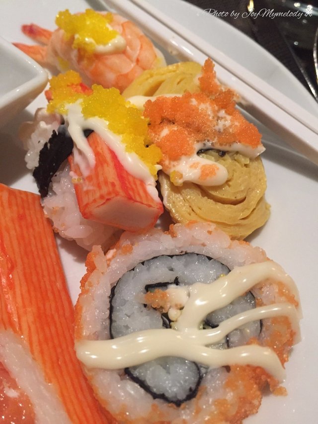 ข้าวปั้นและซูชิ