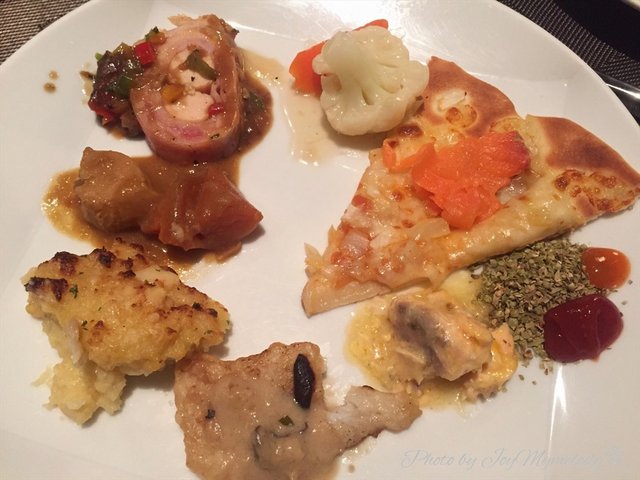 ตักมาชิมอย่างละนิดละหน่อย อะไรอร่อยค่อยเบิ้ลค่ะ