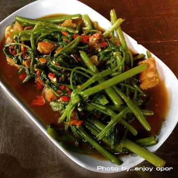 ผัดผักบุ้งไฟแดง