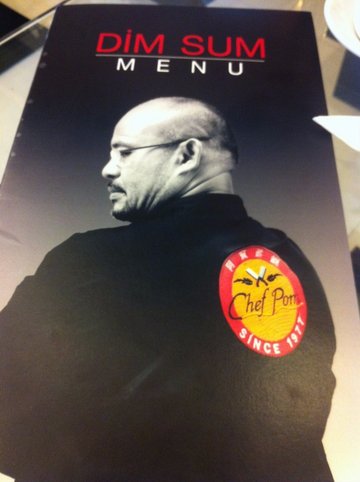 เล่มเมนู ... กับภาพขาวดำของเชฟค่ะ เท่ดี