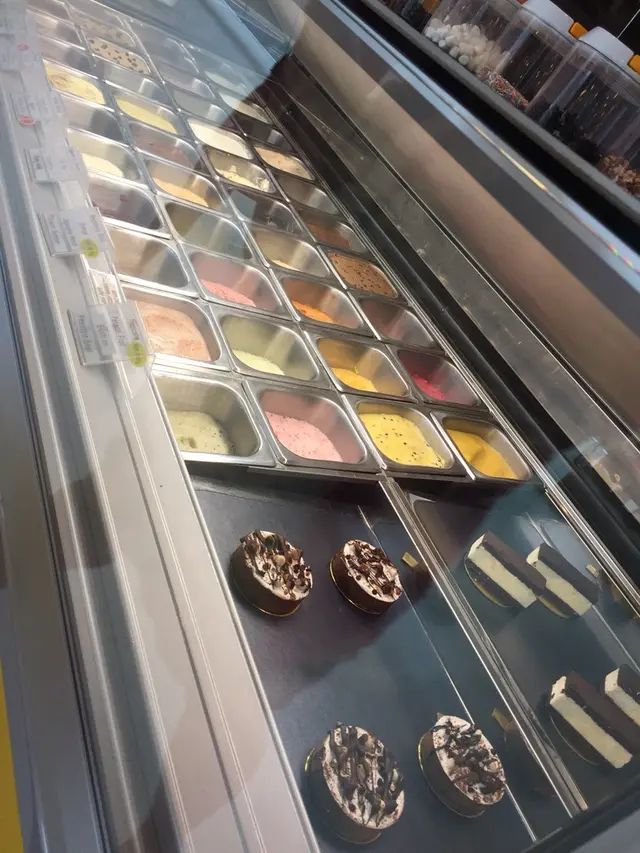 ตู้ไอศกรีมและขนม