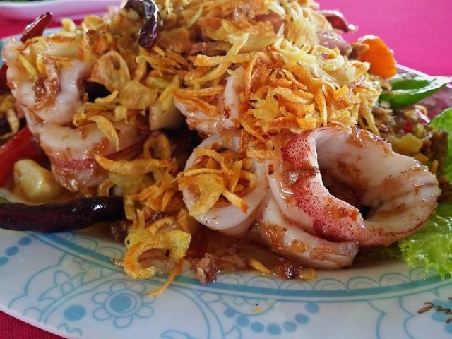 ปลาหมึกผัดกะปิ