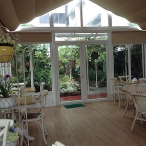 The glass cafe