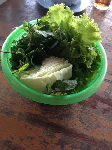 ผักสำหรับทานกับเมี่ยงปลาช่อน