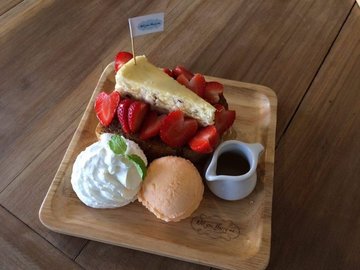 ฮันนี่โทสต์สตรอเบอรี่ชีสเค้ก