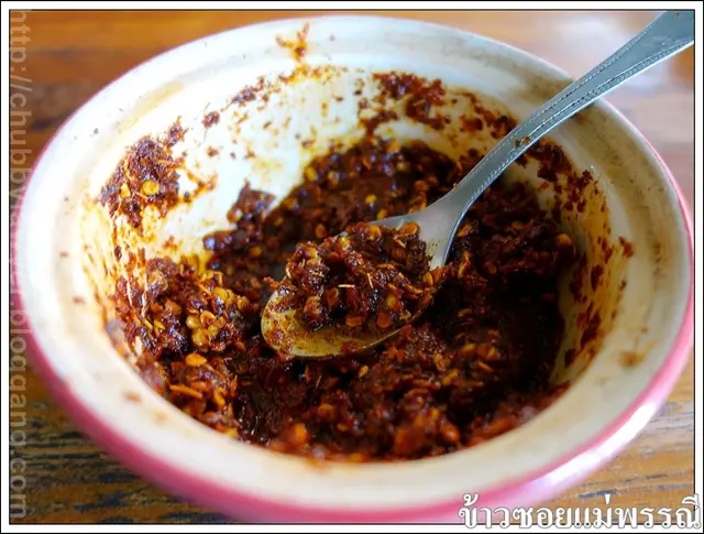 พริกป่นผัดกินกับข้าวซอย