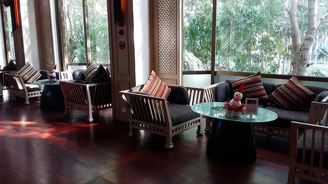 โซฟาริมหน้าต่าง