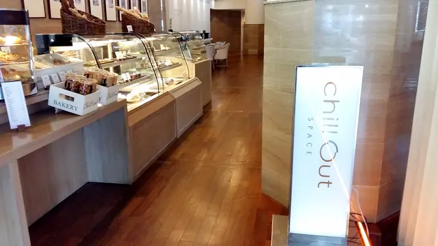 ทางเข้า กับเบเกอรี่เรียงราย