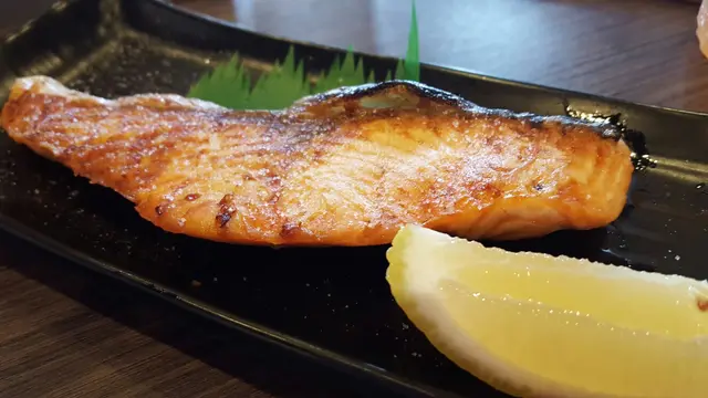 แซลมอนย่างเกลือ