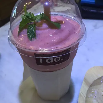 Strawberry smoothie + yougurt