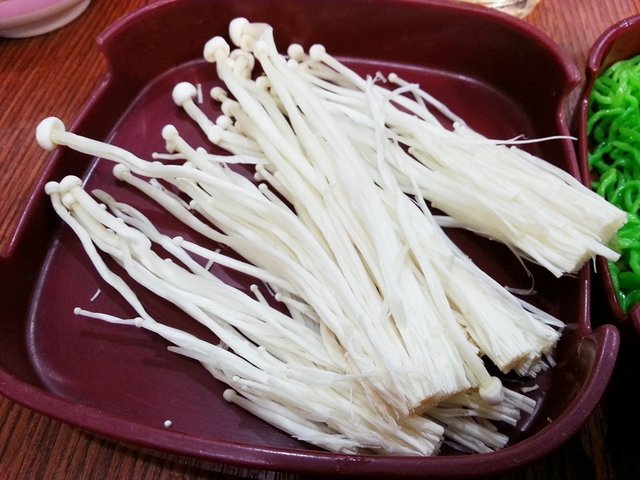 เห็ดเข็มทอง