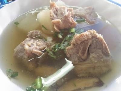 ซุปกระดูกหวานๆร้อนๆกับเนื้อติดกระดูกเปื่อยๆ