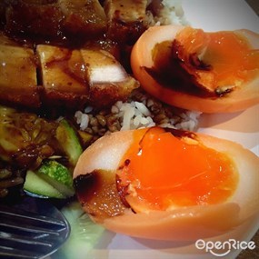 ข้าวหมูแดงสีมรกต