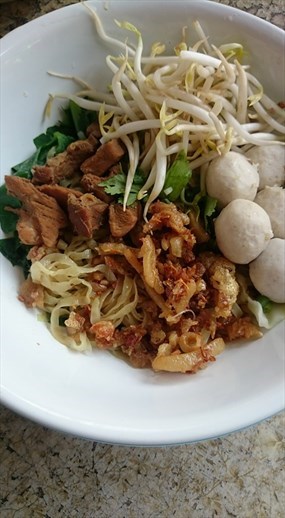 นายเล็ก หมูตุ๋น