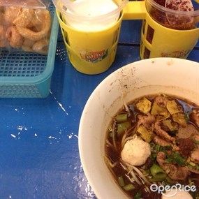 ลูกชิ้นหมู ฉึก! ฉึก!
