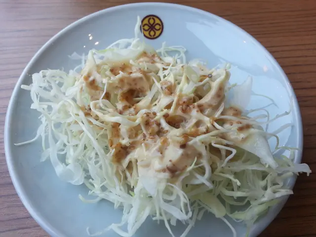 กะหล่ำปลีฝอย ราดน้ำสลัดงา อร่อยที่สุด