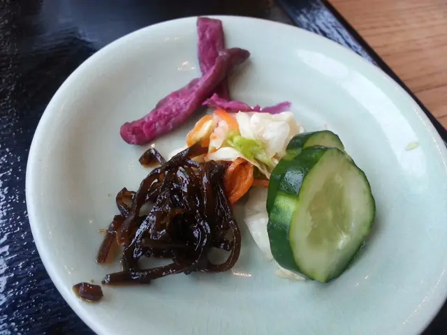 ผักดองในเซ็ต คุโรบุตะ คัตสึมาบุชิ