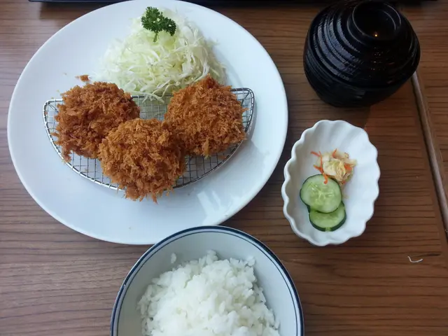 หมูบดสอดไส้ชีส มาสามชิ้น