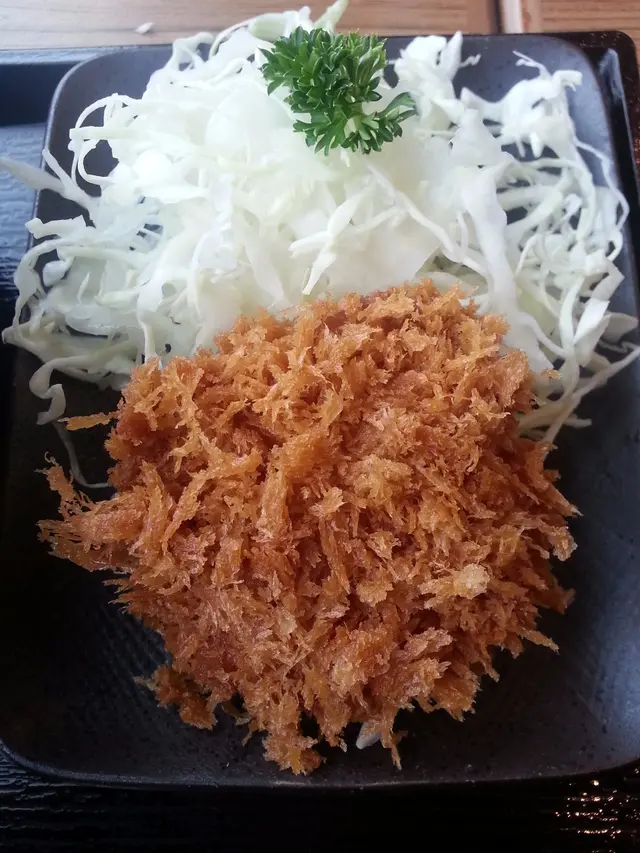 หมูทอดในเซ็ต คุโรบุตะ กิมจินาเบะ