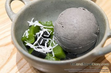 ไอศกรีมออร์แกนิคงาดำขนมเปียกปูน