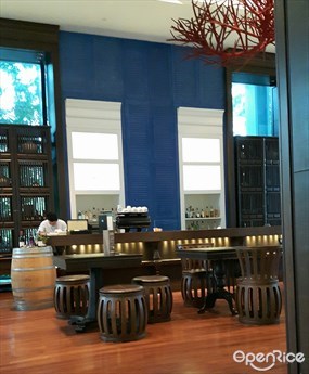 Coral Lounge