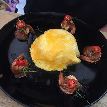 ข้าวไข่ข้นซอสต้มยำกุ้งน้ำข้น