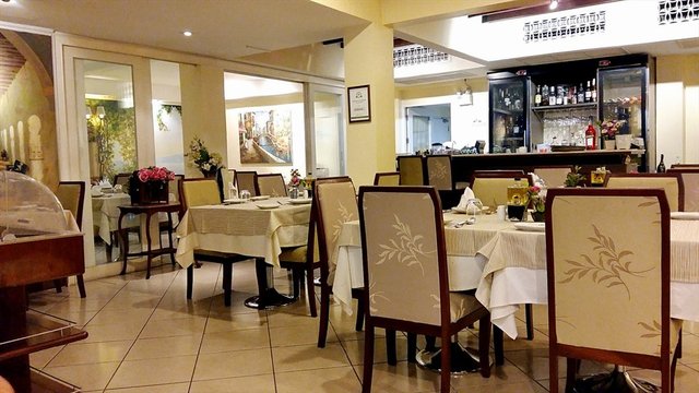 ที่นั่งด้านหน้ากับบาร์เครื่องดื่ม