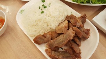 เส้นหมี่หมูย่าง