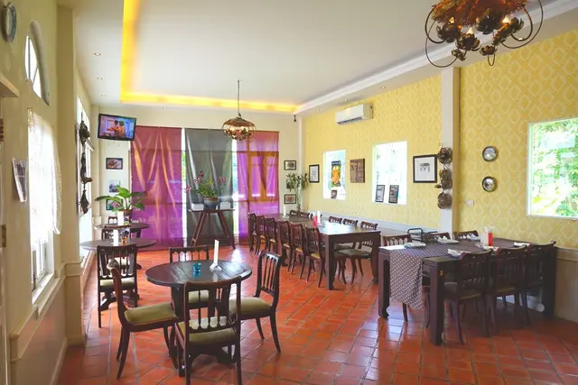 ภายในร้านกอบัว ช่วงกลางวัน