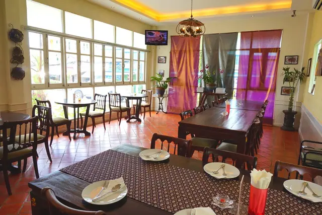 บรรยากาศร้านกอบัว ออกแนวคลาสสิค ธีมสีขาวครีม