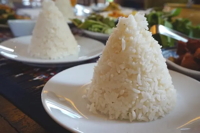 ร้านนี้เสิร์ฟมาแบบทรงกรวย