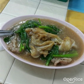 ราดหน้ายอดผักนายเคี้ยงเอ็มไพร์