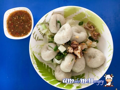 Fish Balls in Bowl with Vegetables 6 / 9 pieces - 20 / 30 Baht