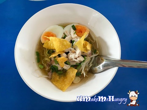 Noodle Soup Chicken & Vegetables & Peanut & Egg - 45 Baht